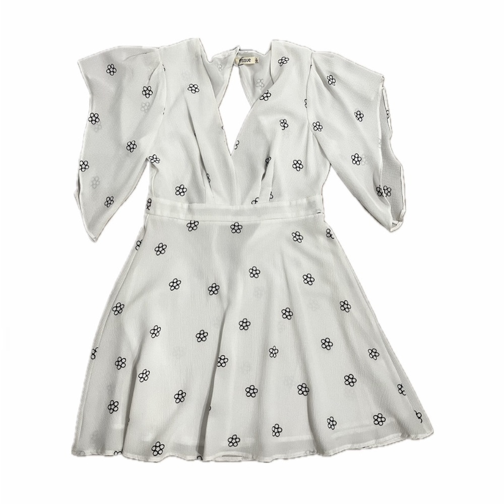 NWT Essue Floral Print White Dress